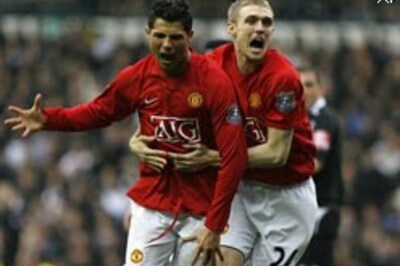 United back on top of EPL after Arsenal stumble again