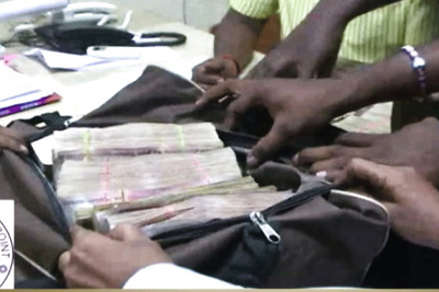 Bengaluru: ED Busts Money Conversion Racket; Rs 93 lakh Cash Recovered, 7 Held