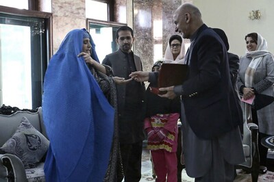 Pakistan Deports National Geographic's Iconic 'Afghan Girl'