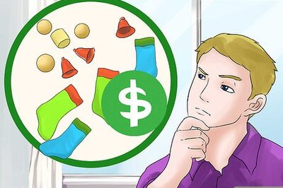 How to Save Money by Buying Christmas Bargains After Christmas