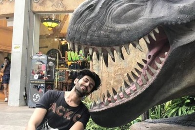 Kartik Aaryan Posts Witty Demo of How Coronavirus Slides Into 'Unmasked Faces'