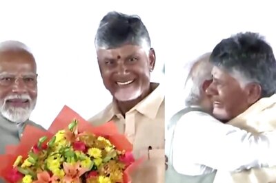 PM Modi Gives Chandrababu Naidu A Flower Bouquet After Oath, Hugs Him | Watch
