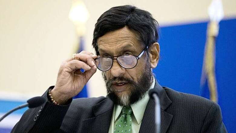 News Digest: Pachauri sent 6,000 'love' messages to colleague
