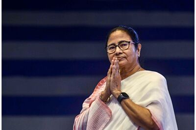 Mamata Visits Hospital to Attend Her Leg, Shoulder Injuries