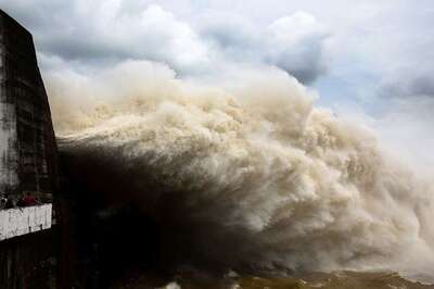 Typhoon Phanfone Kills At Least 16 in Philippines; Boracay, Coron & Other Holiday Destinations Hit Too