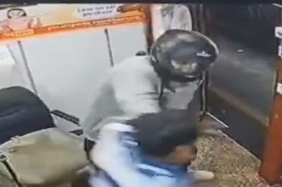 Hyderabad: Pepper Spray in Eyes, Man Beaten Up & Robbed of Rs 7 Lakh at ATM; 4 Held | WATCH