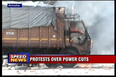 UP: Violent clashes in Amroha over power crisis