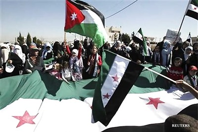 Syrian forces fire on anti-regime protesters