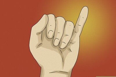 The Pinky Finger Isn’t the Middle Finger in China & Here’s Why