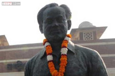PM pays tribute to hockey legend Dhyan Chand