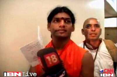 Nithyananda surrenders in a Karnataka court