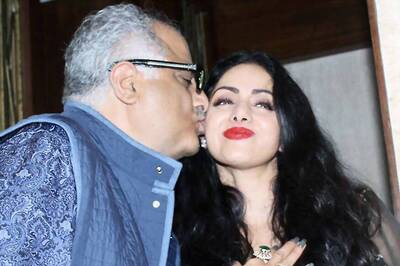 Janhvi Kapoor Shares Adorable Throwback Pic of Boney Kapoor, Sridevi; See Here