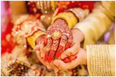 Jharkhand Man Hands Over Wife to Lover After She Elopes Within 17 Days of Marriage: Police