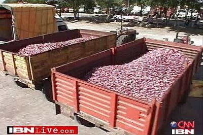 Onion prices stir up trouble for govt ahead of state polls
