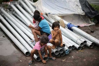 Typhoon slams into northeastern Philippines