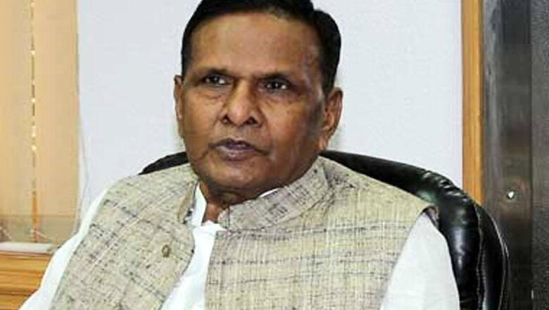 Beni Prasad accuses Mulayam Singh of 'exploiting Yadav community'