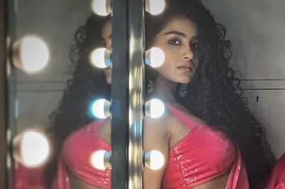 Anupama Parameswaran Is Too Hot To Handle In Pink Shimmer Saree
