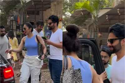 Rakul Preet, Jackky Bhagnani Opt For Casuals, Get Papped In The City Ahead of Wedding; Watch