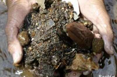 Patna man's food is sand, stones