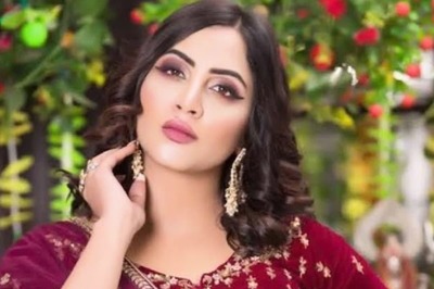 Fan Leaves Arshi Khan Baffled As He Kisses Her Hand Without Permission
