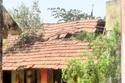 'Class Warfare': As Politicians Spar over Syllabus, Students Risk Lives in Crumbling Karnataka Schools