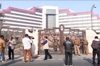 CBI raids Kejriwal's office: Who said what