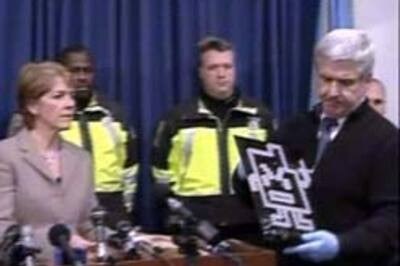 Toon's obscene gesture shocks Boston