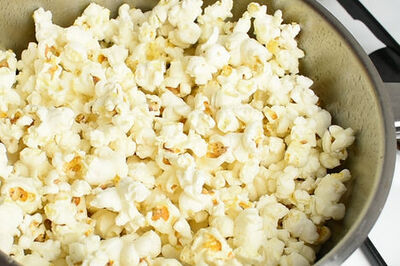 How to Make Popcorn Balls for Birds