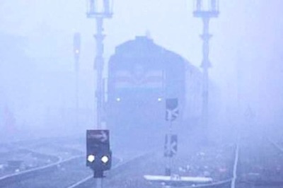 Thick fog wraps Delhi, train, flight operations affected