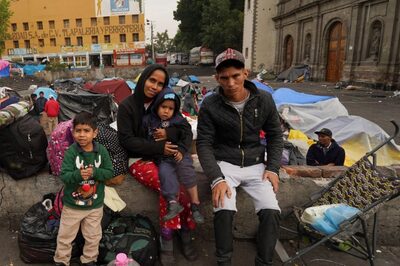 As Migrant Caravan Slogs On, US Delegation to Discuss Migrant Surge with Mexico Prez