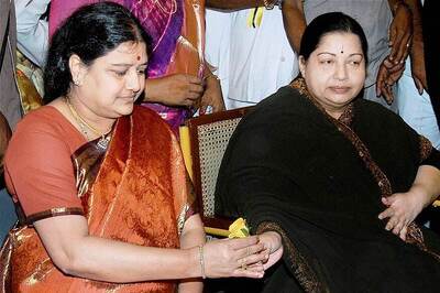 AIADMK Leaders Urge Sasikala to Lead Party and Government