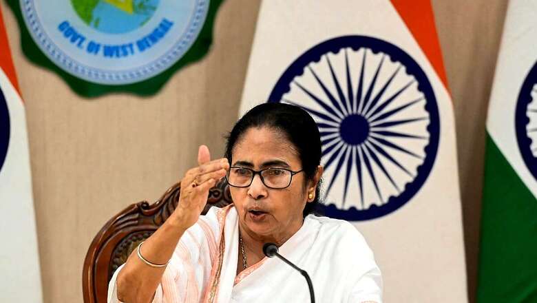 'If Helpless People Come Knocking...': Mamata's Shelter Offer Amid Bangladesh Protests Draws BJP Ire