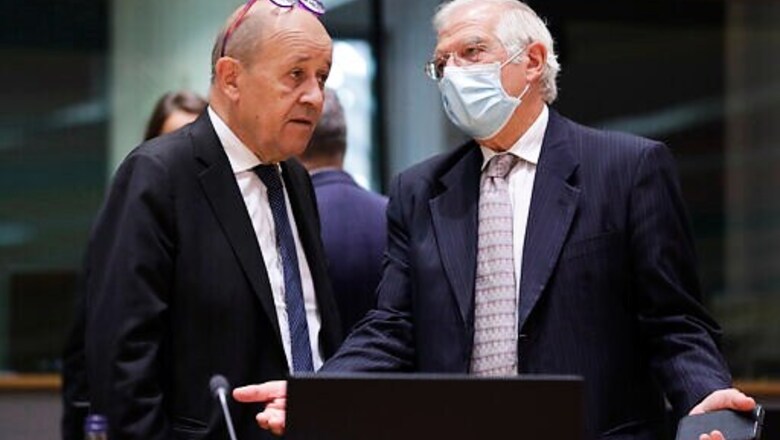 EU Weighs Lukashenko Sanctions, Meets His Belarus Opponent