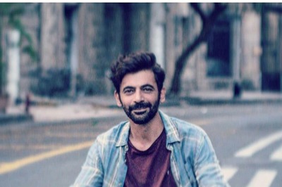 Watch: Sunil Grover Roasts Groundnuts On The Roadside In Viral Video