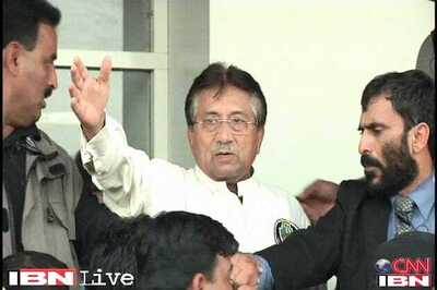 Musharraf's treason trial delayed after bomb found near Pak court