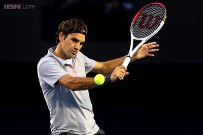 Roger Federer wins Halle opener in 3 sets