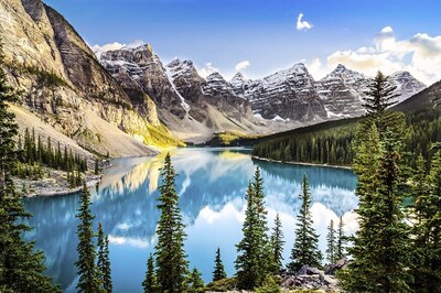 Canada Aims to Increase Number of International Tourists by 30 Percent by 2021