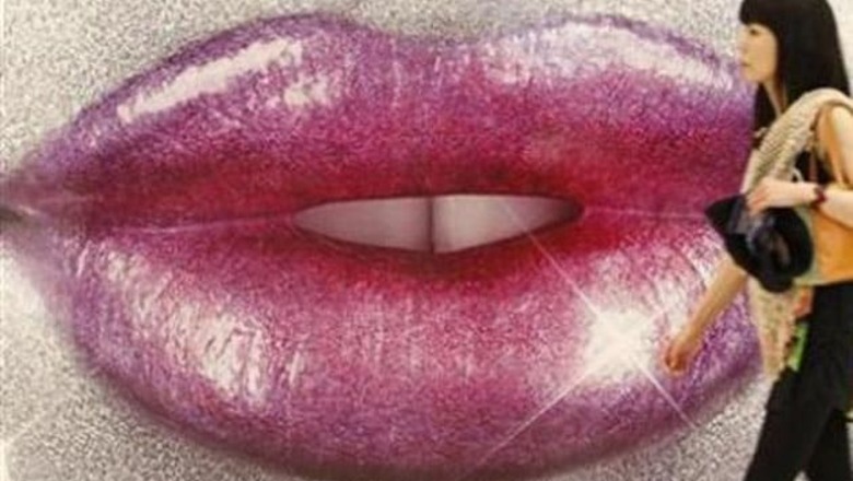 Online flirting: it's all about lip service