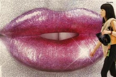 Online flirting: it's all about lip service