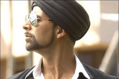 Akshay's fan gifts him family kirpan