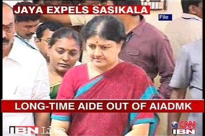 SC declines Sasikala's plea in DA case row