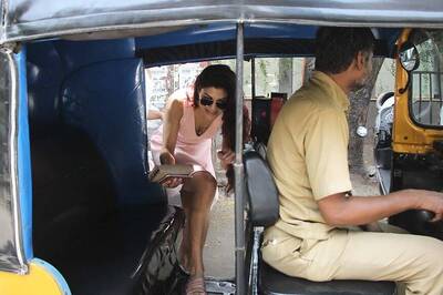 Ahead of Hosting Star-Studded Party For Justin Bieber, Jacqueline Fernandez Enjoys Auto Ride in Mumbai