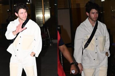 Nick Jonas Surprises Desi Fans, Lands in Mumbai to be With Priyanka Chopra, Malti; Watch Video