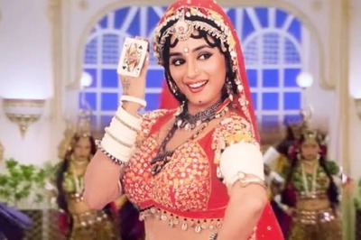 Despite Being Banned, This Superhit Song Sold A Crore Cassettes Upon Release