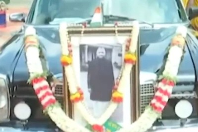 When Indira Gandhi Government Gave A Mercedes-Benz To Ex-Karnataka CM Devaraj Urs