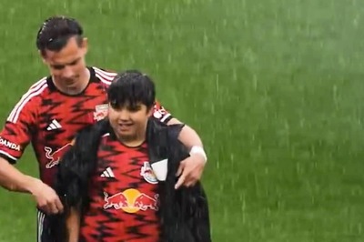 Watch: Amidst Heavy Rains, New York Red Bulls Players Give Their Jackets to Young Mascots Ahead of Inter Miami Clash