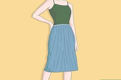 How to Wear a Plisse Skirt