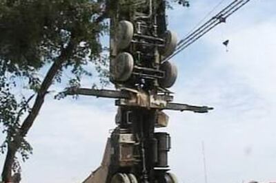 Crane topples at Delhi Metro site, two injured