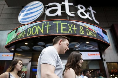 AT&T Falls Short on Quarterly Revenue; Blames Low Equipment Sales, Unlimited Data Plans