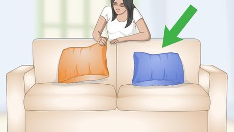 How to Decorate a Sofa with Pillows